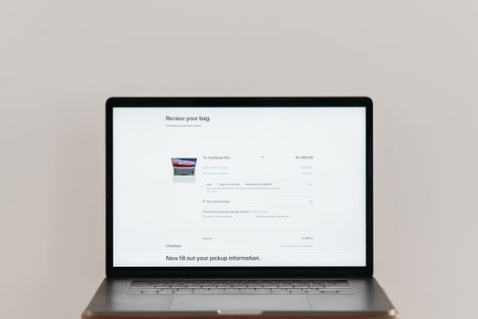 Revolutionize Your E-Commerce: How AI Enhances Customer Service